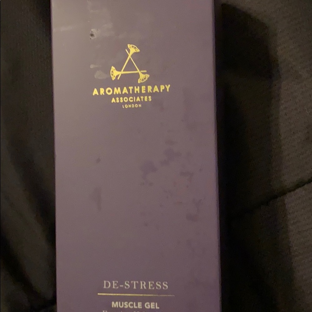 Aromatherapy associates de-stress muscle gel